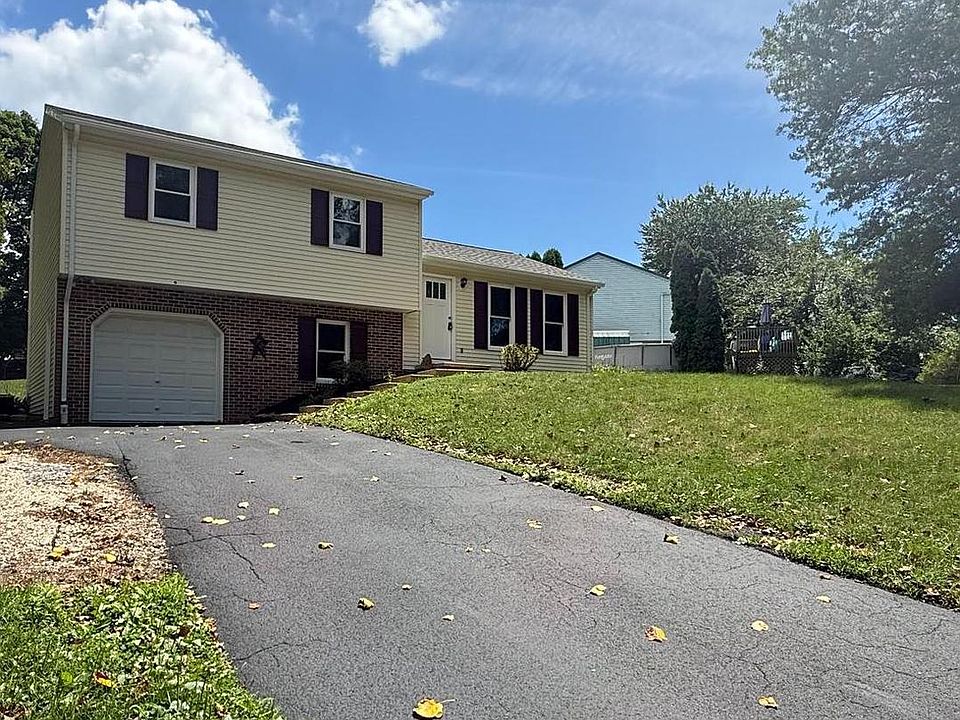 1st image of 15 Den Mar Dr