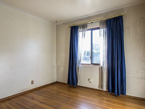 2nd image of 845 Haggin Ave