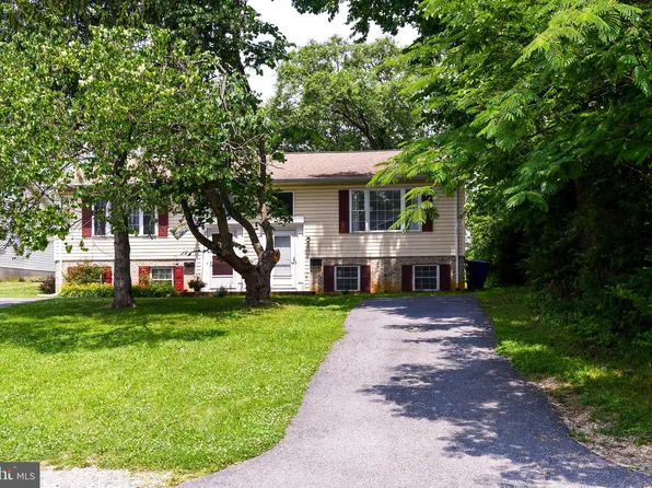 327 W 9th St, Front Royal, VA 22630