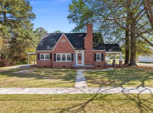 302 W Main St, Selma, NC 27576