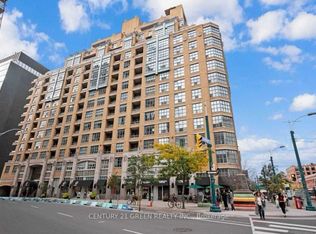 438 Richmond St W #819, Toronto, ON M5V 3S6