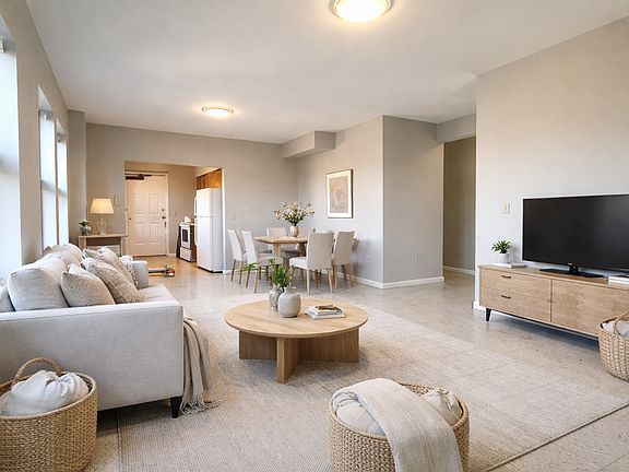 2nd image of 158 Seymour St APT 3E