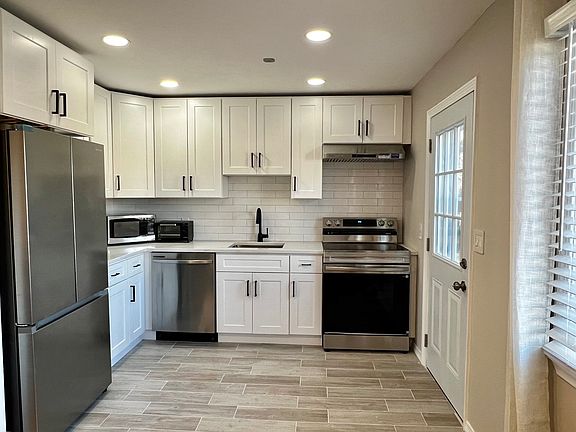 2nd image of 550 Prospect St