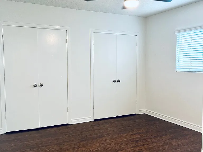 Chateau Apartments — Photo 10