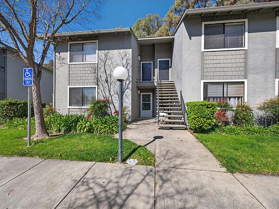 2nd image of 900 Cambridge Drive #3