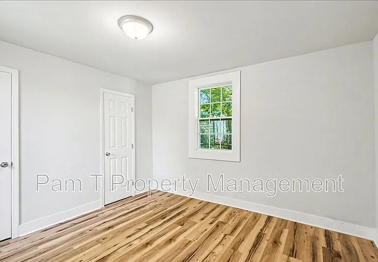 628 W 48th St — Photo 9