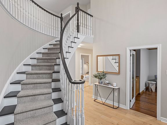 4th image of 940 Manchester Rd