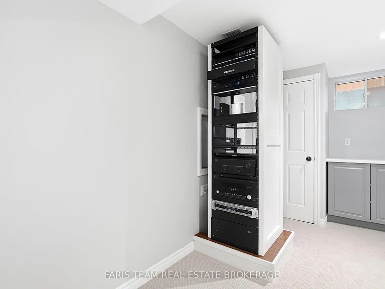 3 Prince William Way — Photo 35