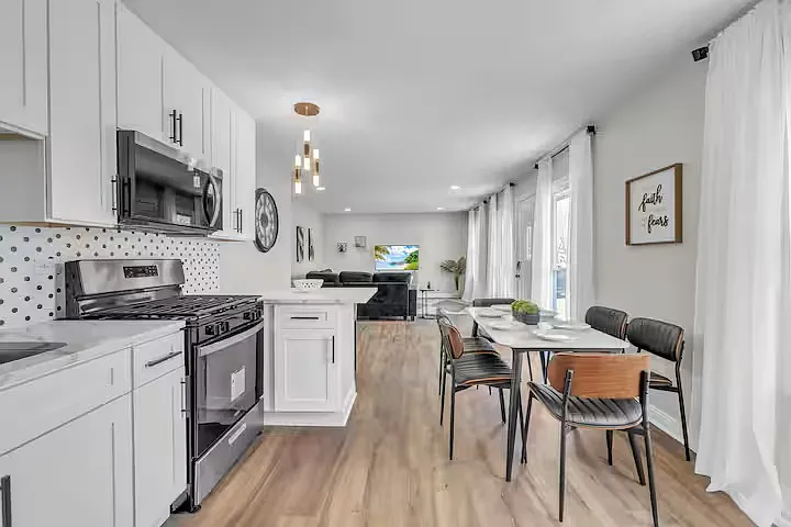 112 S Maxon Ln — Photo 13