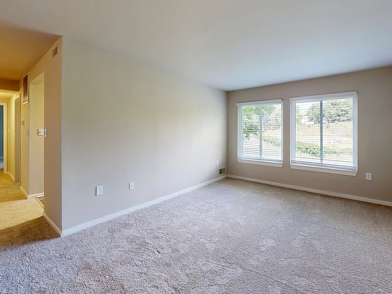 Seneca Place — Photo 45