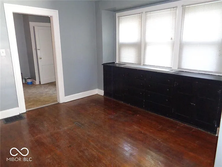 810 N Bradley Ave #0 — Photo 9