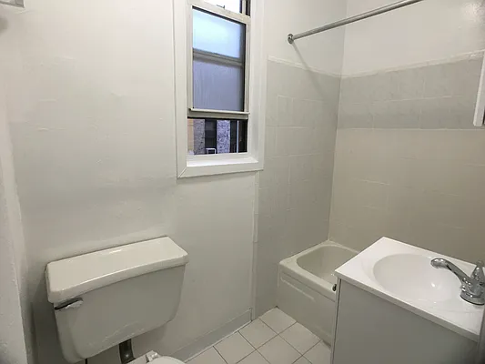 Rented by BuySell Real Estate Inc | media 9