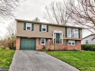 518 Hedgerow Ln, Lancaster, PA 17601