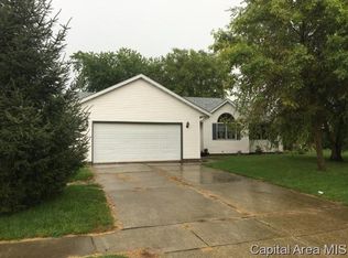225 Linden Ln, Williamsville, IL 62693
