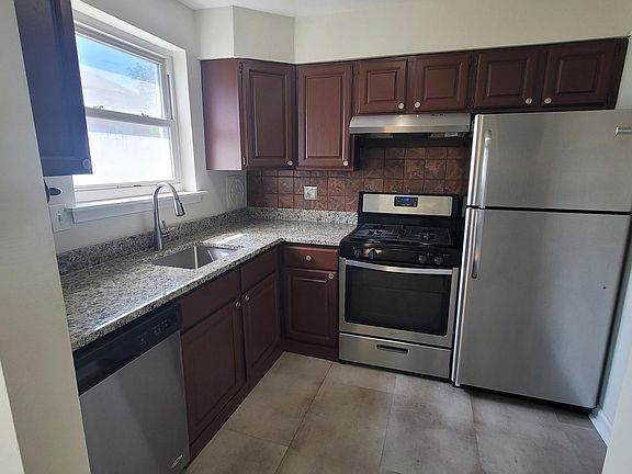 2nd image of 1833 Addison Rd S