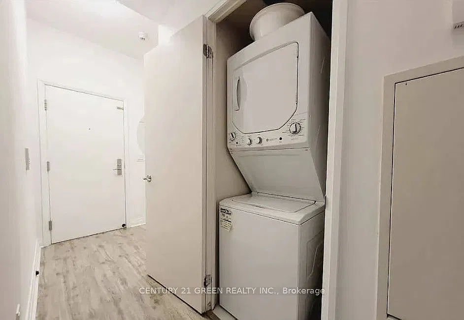 220 Victoria St — Photo 3