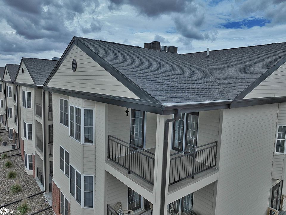 1st image of 209 W Jefferson St #17