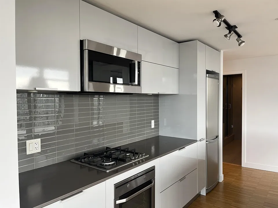 108 W Cordova St #1805