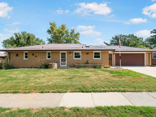 2830 Northridge Dr, Dubuque, IA 52001