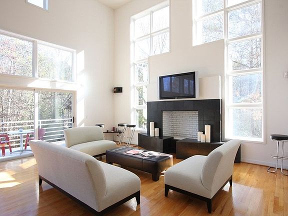 Living room with patios that overlook the tennis court