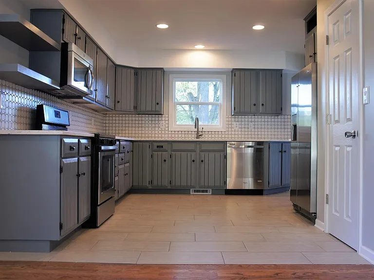 4213 Riverview Dr — Photo 3