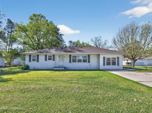 910 E Sycamore Rd, Picayune, MS 39466