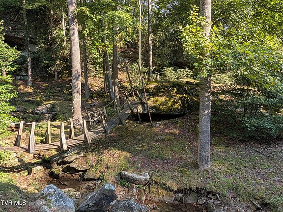 4th image of 556 Racking Rock Rd