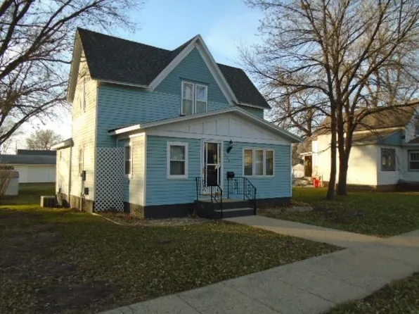 409 S 8th St, Estherville, IA 51334