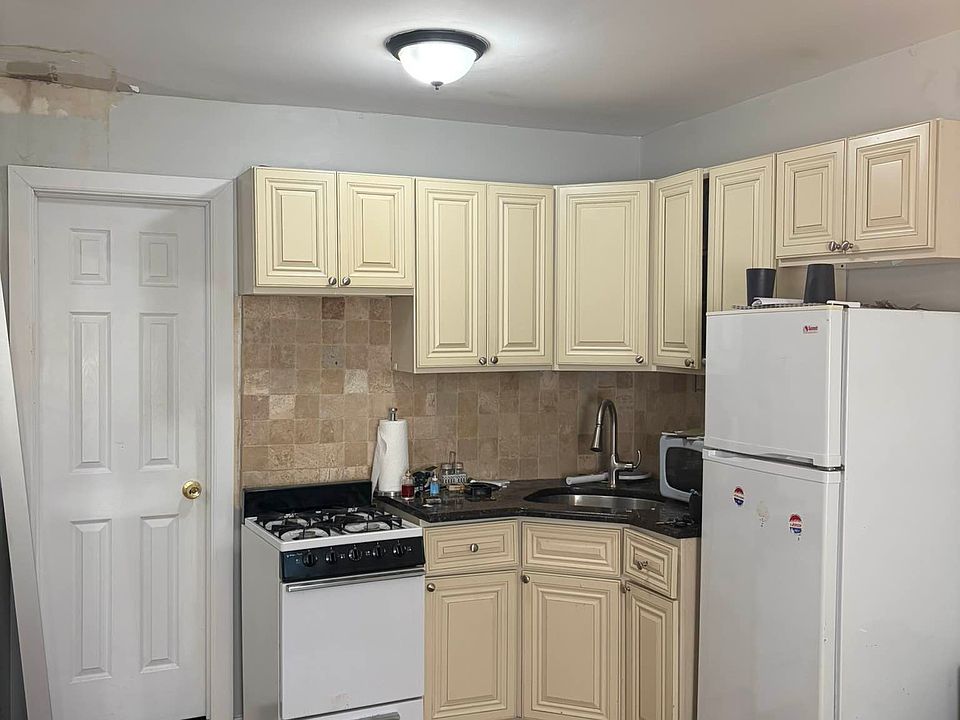 2nd image of 324 E 8th St #5A