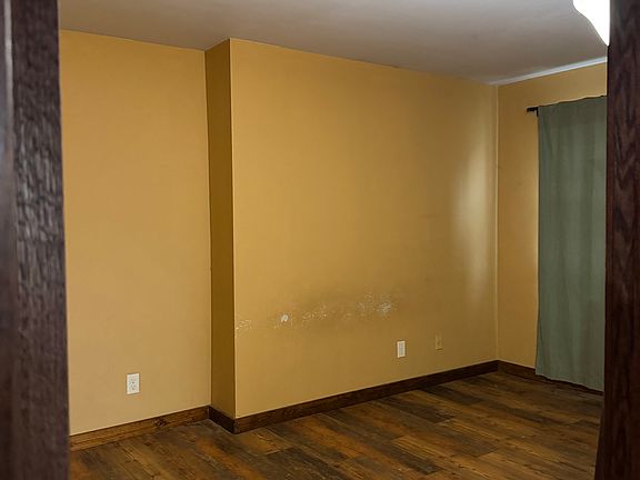 5th image of 425 Sterling St