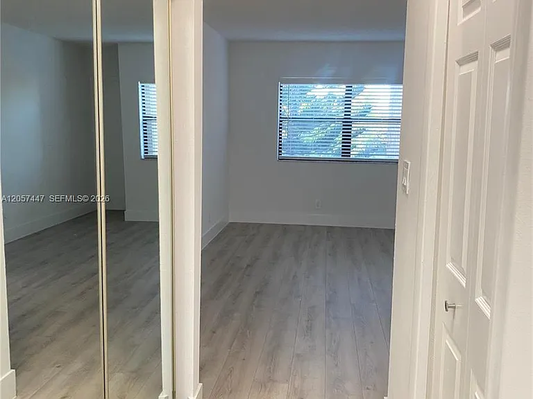 240 Lakeview Dr #303 — Photo 6