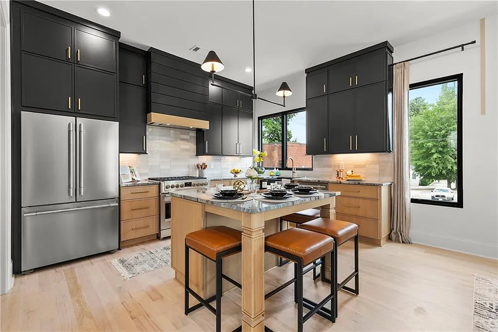 3 bed, 3.5 bath, 3000 sqft, $7,000 — Photo 1