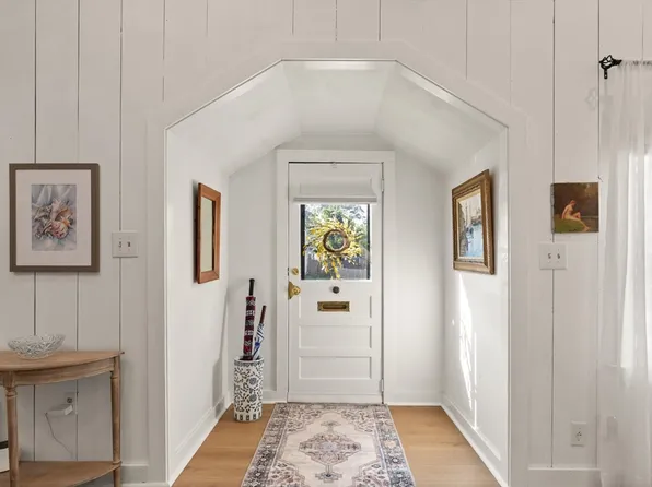 14 Thompson Rd, Beverly, MA 01915