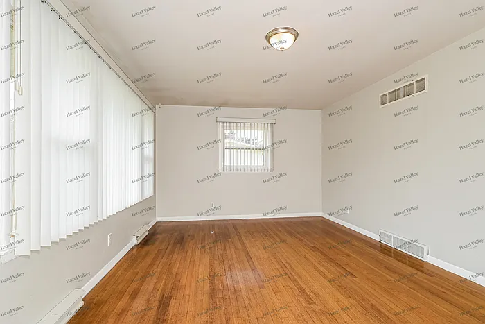 3 bed, 1.0 bath, 1170 sqft, $1,650 — Photo 4