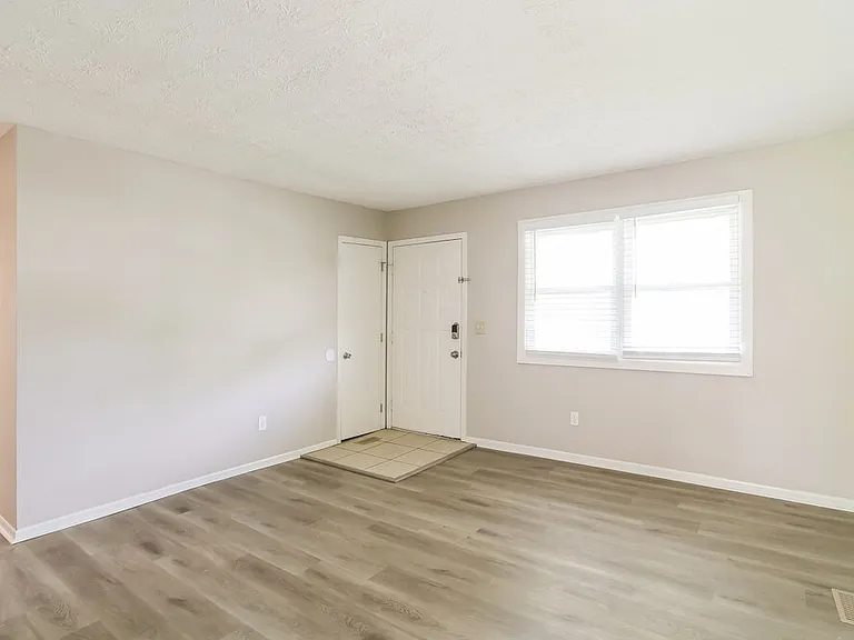 6615 Cedar Ct W — Photo 4