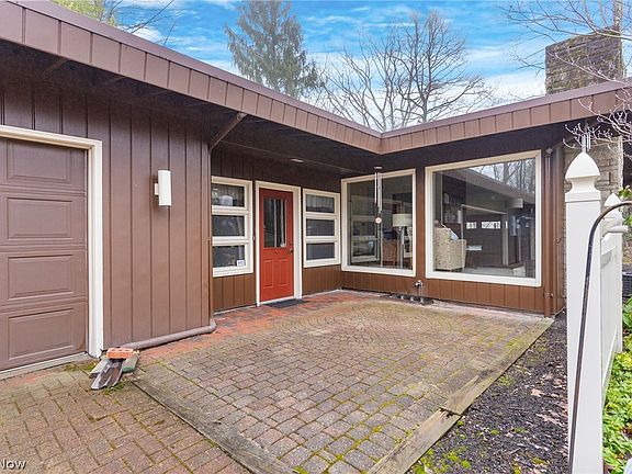 3rd image of 2479 Tibbetts Wick Rd