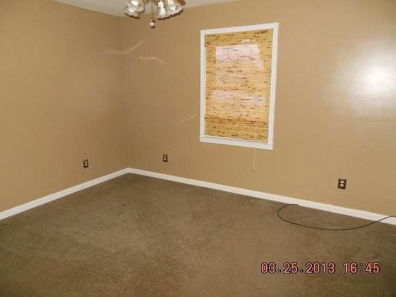 4th image of 313 Glenwood Dr