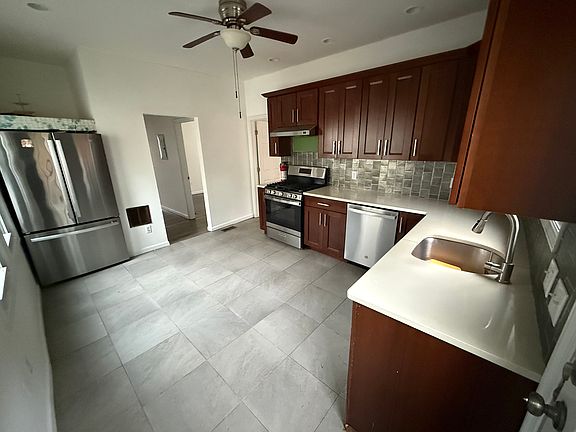 5th image of 37 Harris St Floor 1