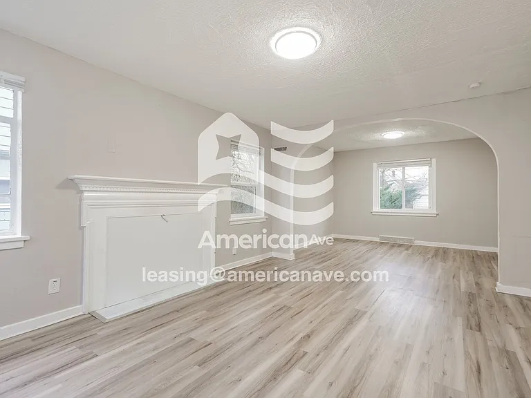 855500_003_living_room_13684529.jpg