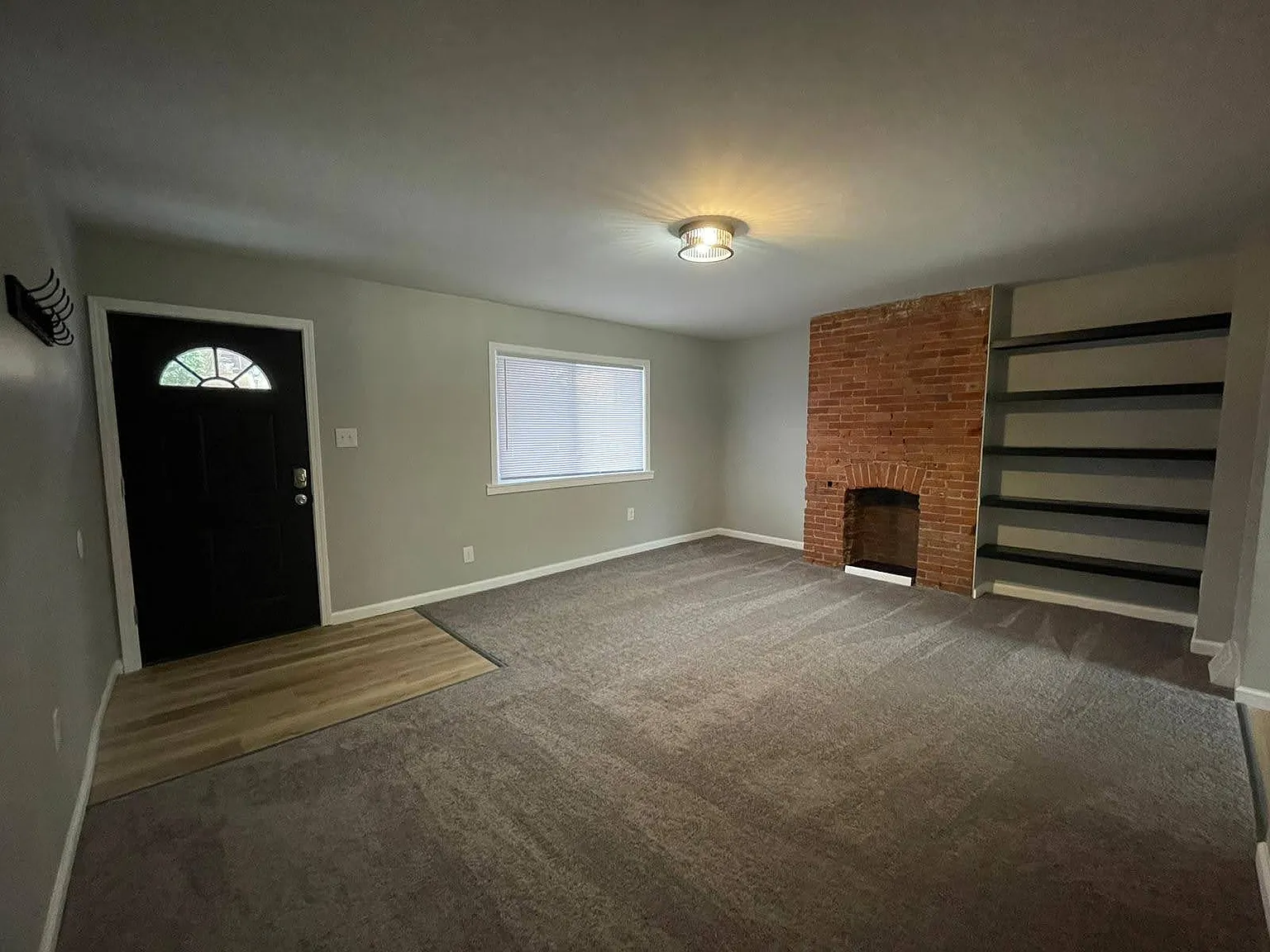 3 bed, 1.0 bath, 1200 sqft, $1,600 — Photo 4