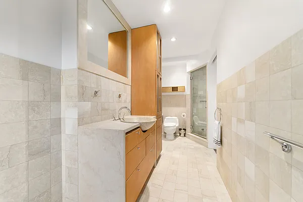 Rented by Douglas Elliman | media 27