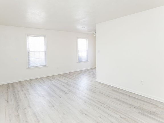 4th image of 414 19th St Unit 102A