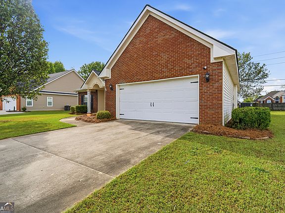 3rd image of 116 Sarakay Cir