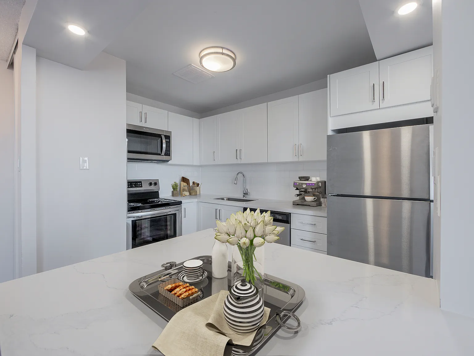 122 Bronte St — Photo 1