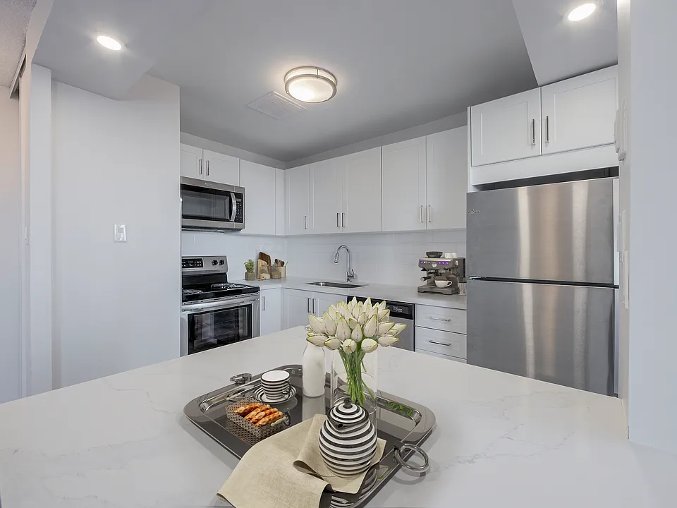 122 A Bronte St S