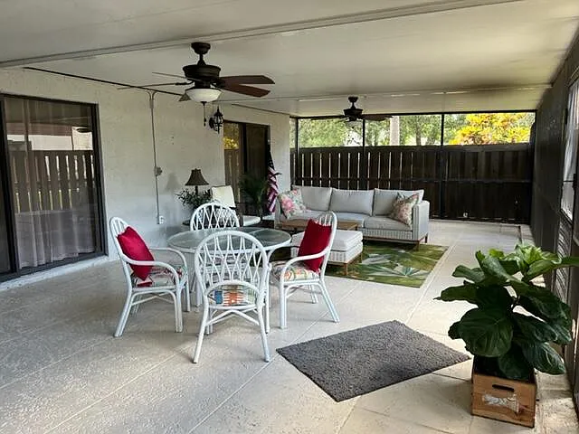 301 SE Castle Ct — Photo 21
