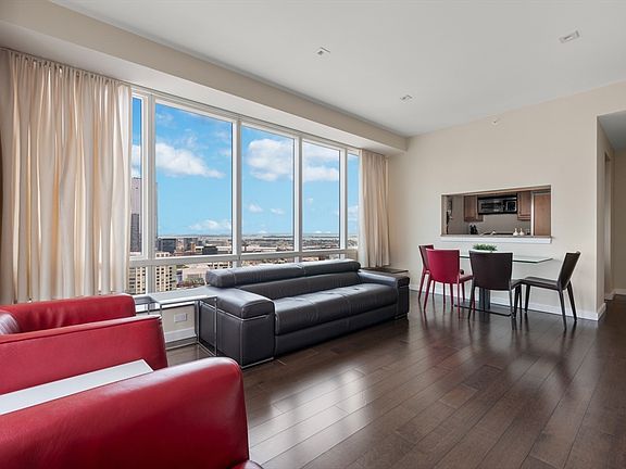 4th image of 2 Avery St APT 35G