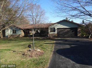 450 Larkspur Ln, Chambersburg, PA