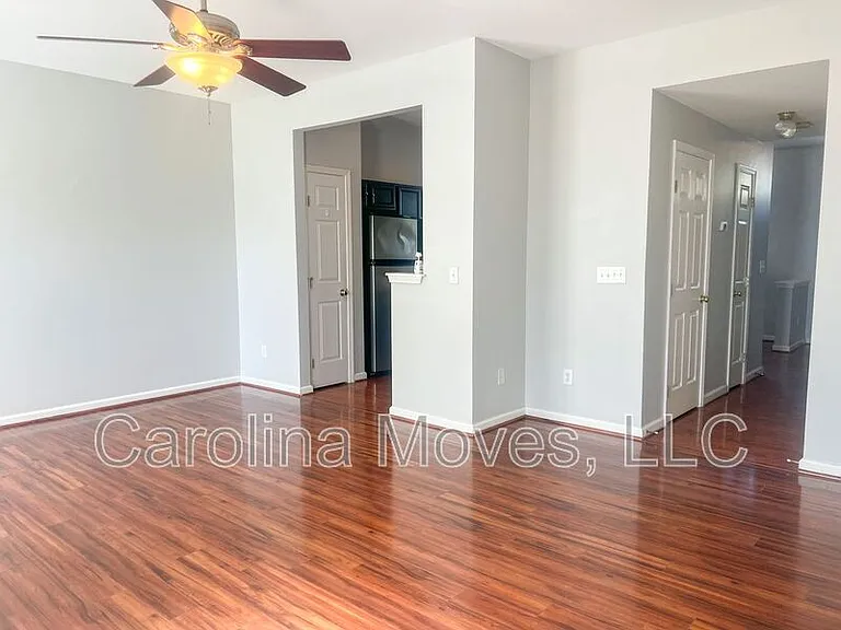 223 Spring Crossing Cir — Photo 5