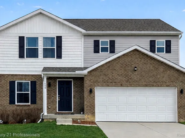 1666 Golfview Dr, Ypsilanti, MI 48198